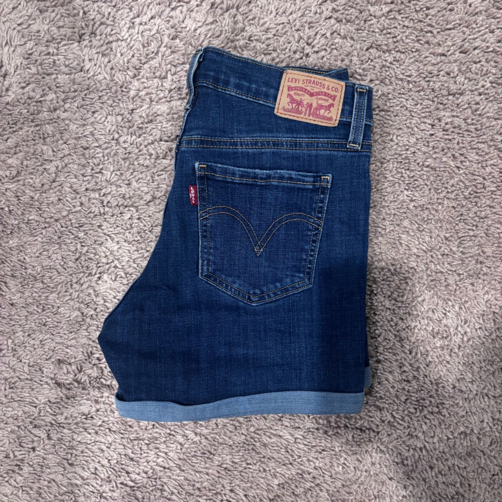 Levi’s Mid length shorts